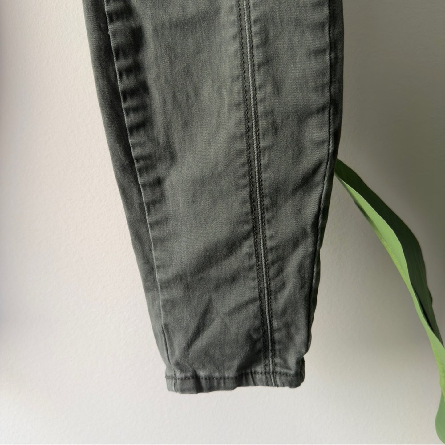 Anthropologie Olive Green Cargo Pants Skinny Cotton Stretch Casual Pockets Zip