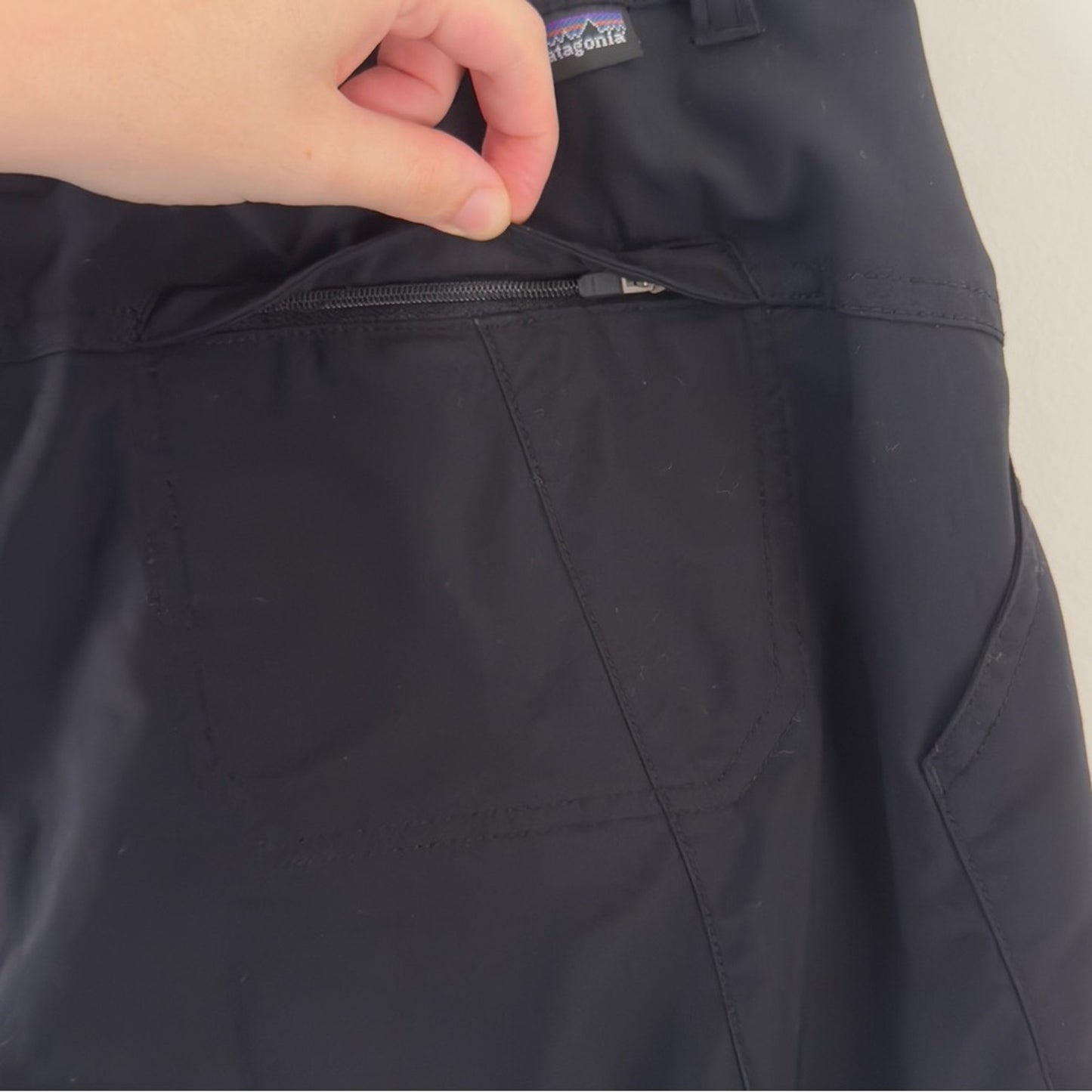 Patagonia Women's Black Bermudas zip zipper button hike hiking athletic active 4