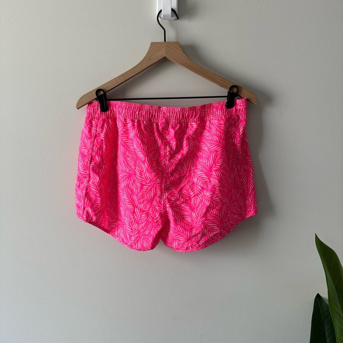 Vineyard Vines Performance Printed Chappy Shorts in Knockout Pink Athletic Swim