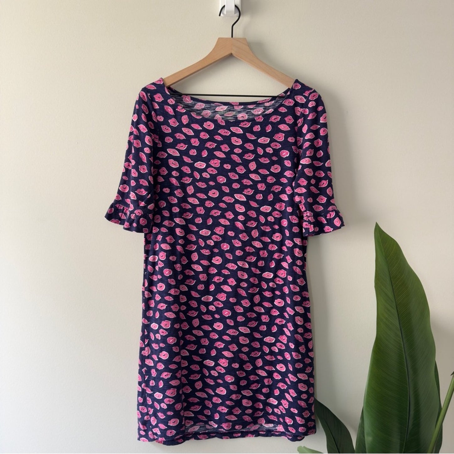 Lilly Pulitzer Somerset Dress Lips Pattern 100% cotton Pink Blue mini ruffle EUC