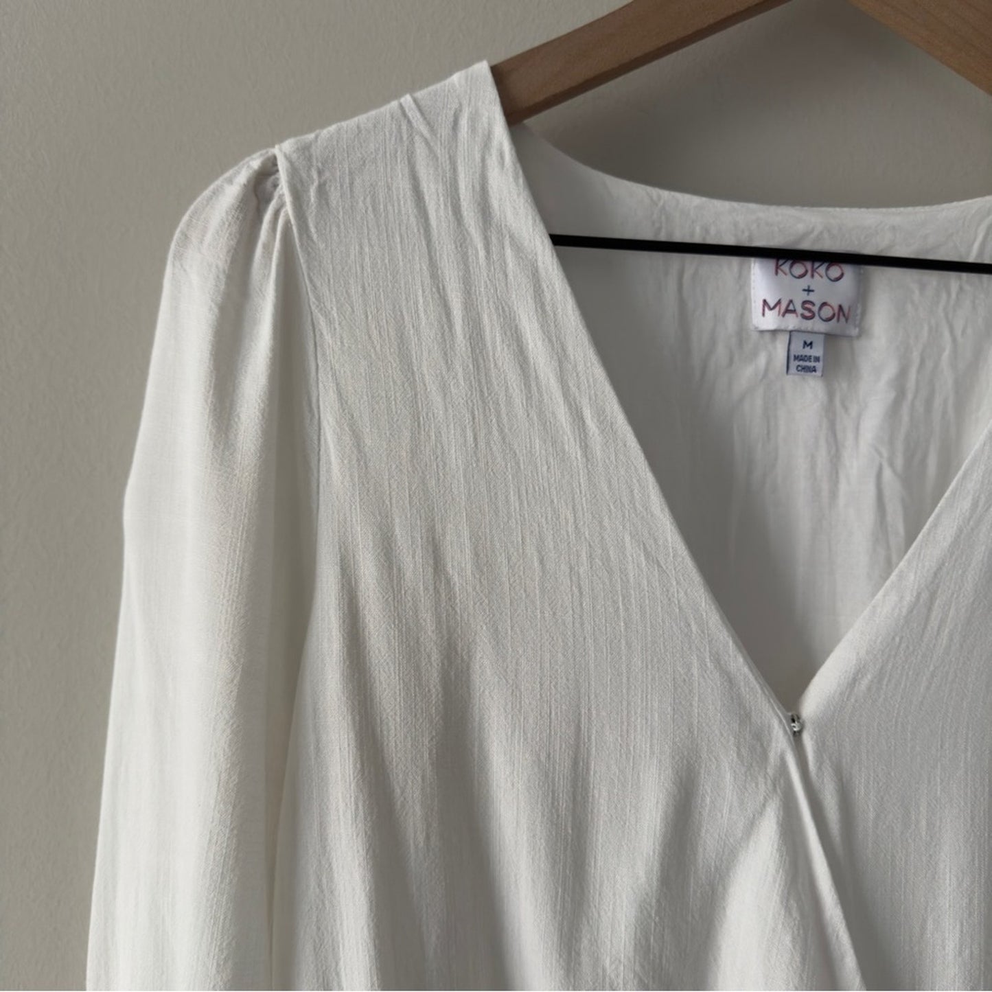 Koko + Mason White Cropped Wrap Top 3/4 sleeve snap v-neck crop tie bow solid M