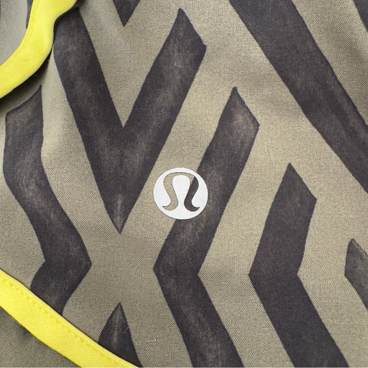 Lululemon Run Times Short *4-way Stretch Chevron Shuffle Fatigue Green Black Pea