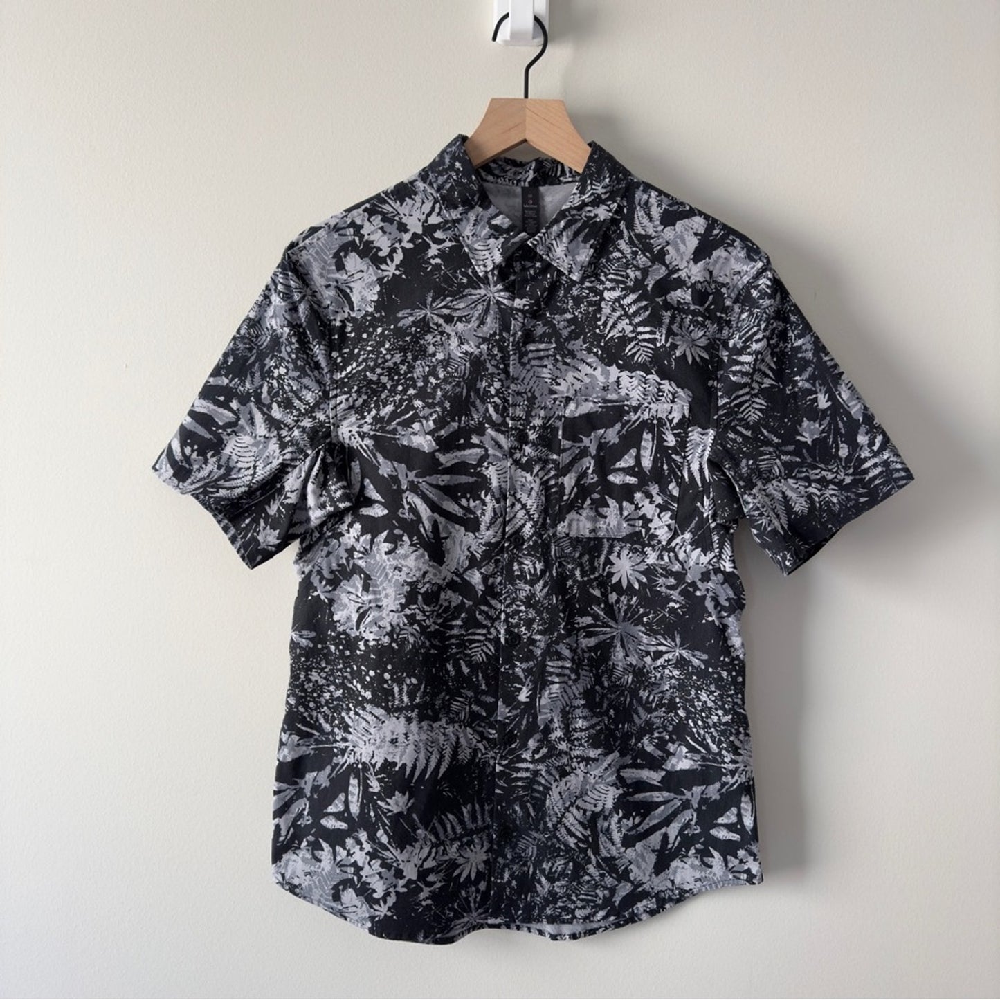 Lululemon All Town Short Sleeve Buttondown in Canopy Ice Grey Black Casual Shirt