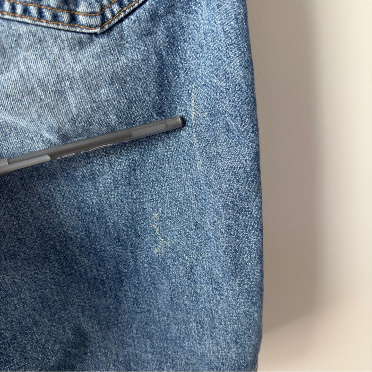 Vintage Levi's 560 Blue Jean Shorts Relaxed Fit 90s zip Button red tab denim 36