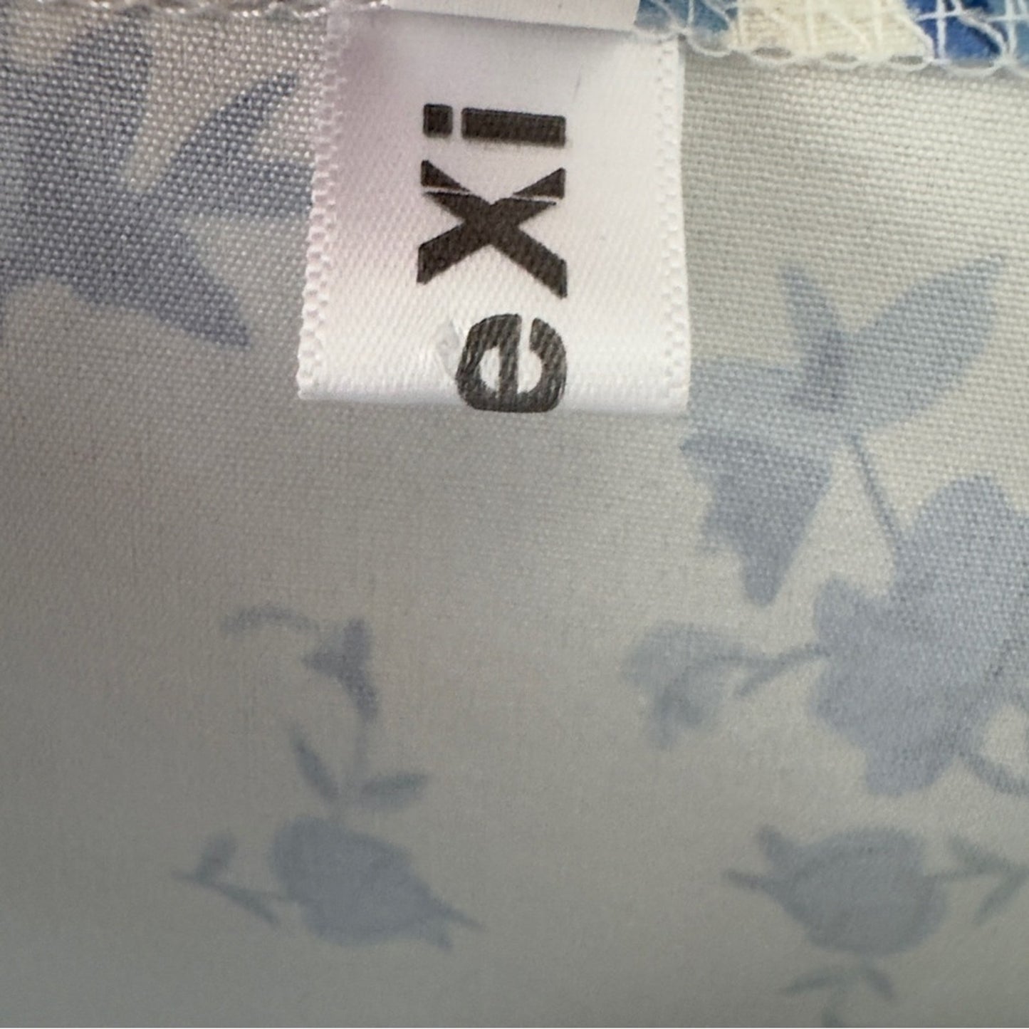 YueXi Floral Blue and White Midi Dress Keyhole Tie Bow Short Sleeve Slit bow EUC