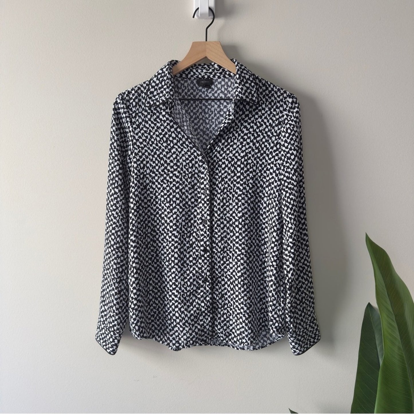 Theory Long Sleeve Button Down Stylish Black and White Top Petterned Collared M