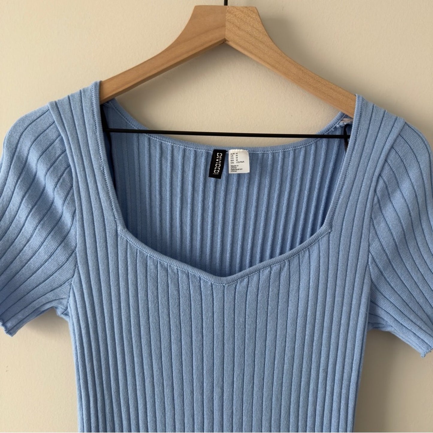 H&M Divided Light Blue Ribbed Midi Dress Slit Sides Short Sleeve Sweetheart EUC