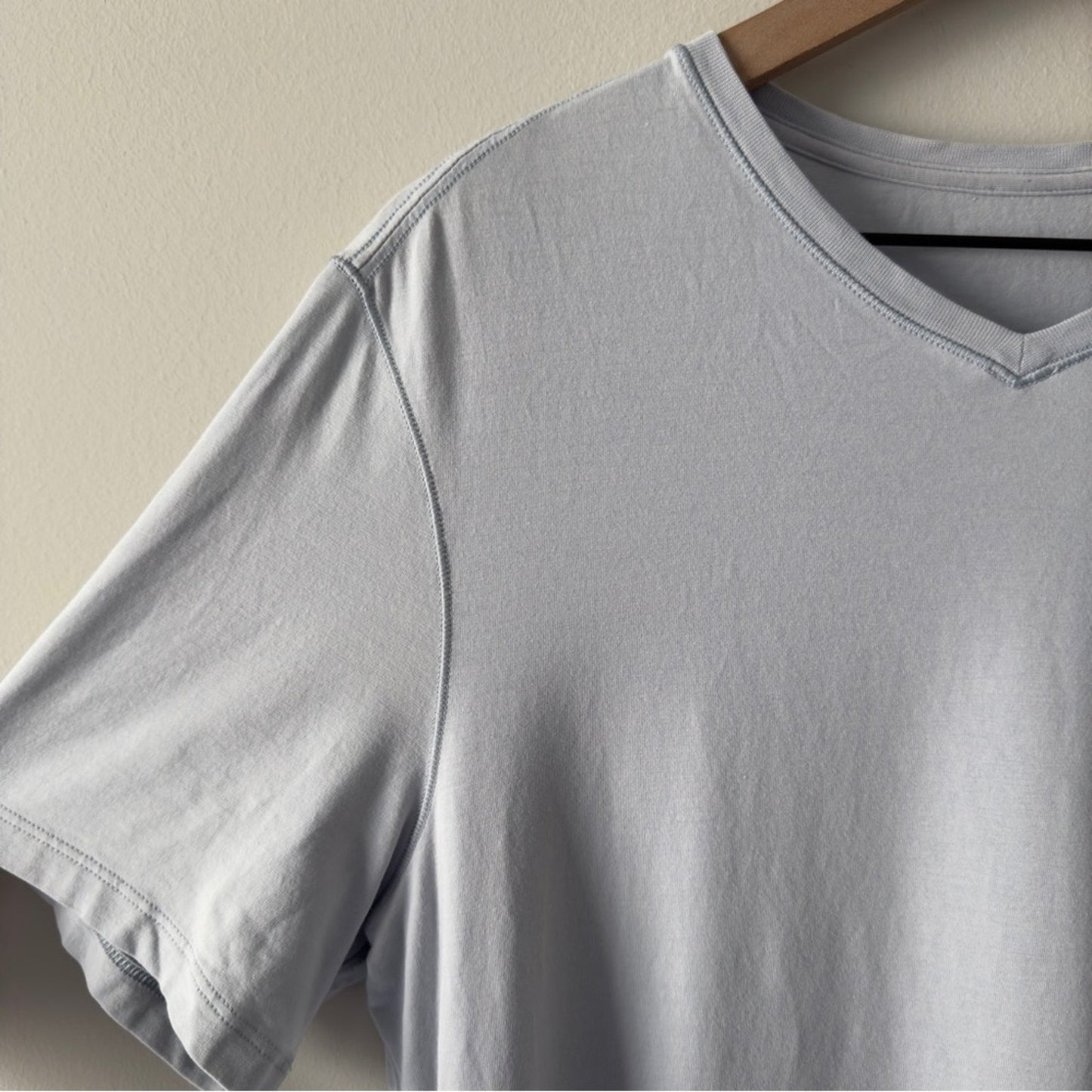 Lululemon 5 Year Basic V light blue T-shirt Short Sleeve Tee Athletic Athleisure