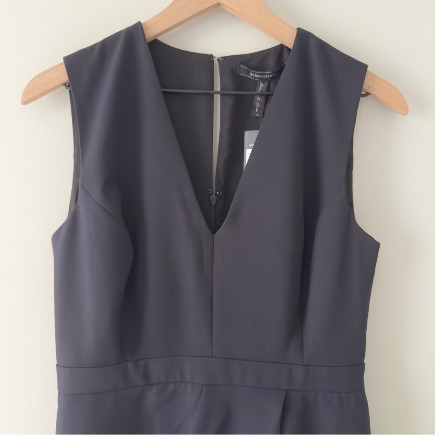 BCBGMaxAzria Black V-Neck Faux Wrap Mini Dress Sleeveless Solid Business casual