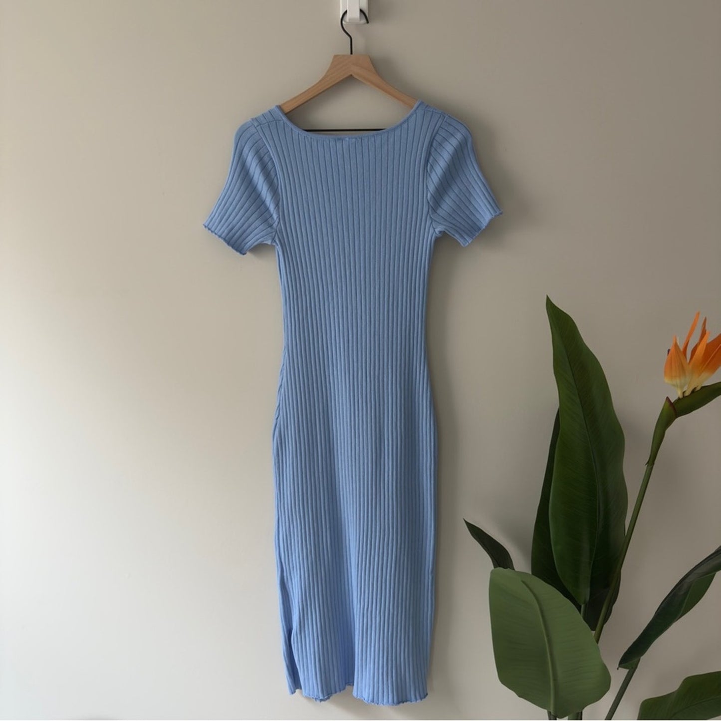 H&M Divided Light Blue Ribbed Midi Dress Slit Sides Short Sleeve Sweetheart EUC
