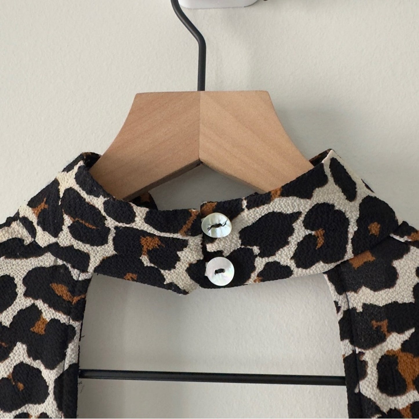 Show Me Your Mumu animal print cut out Halter neck Sheath Dress mini leopard EUC