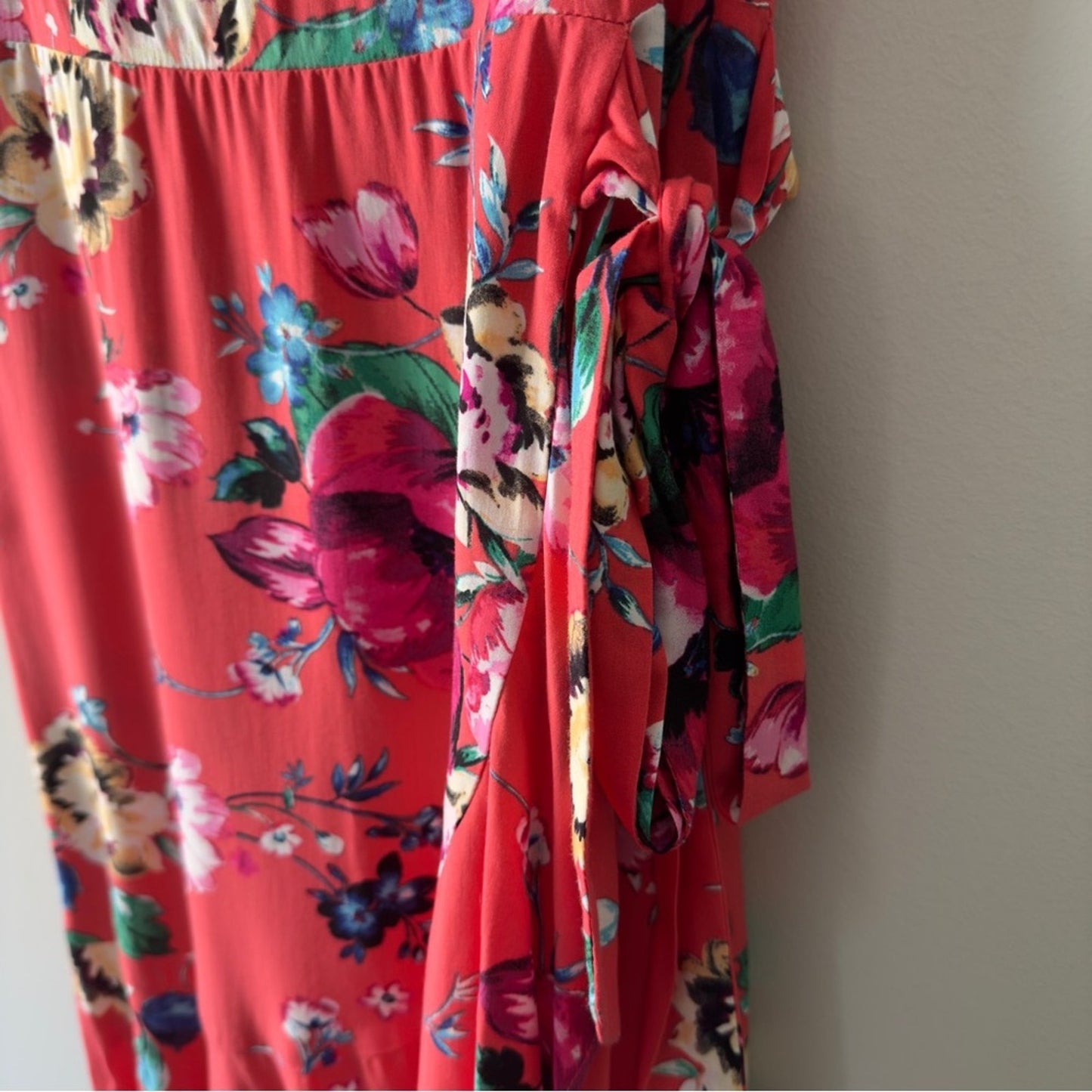 Express Floral Mini Faux Rap Dress adjustable spaghetti straps tropical ruffle M