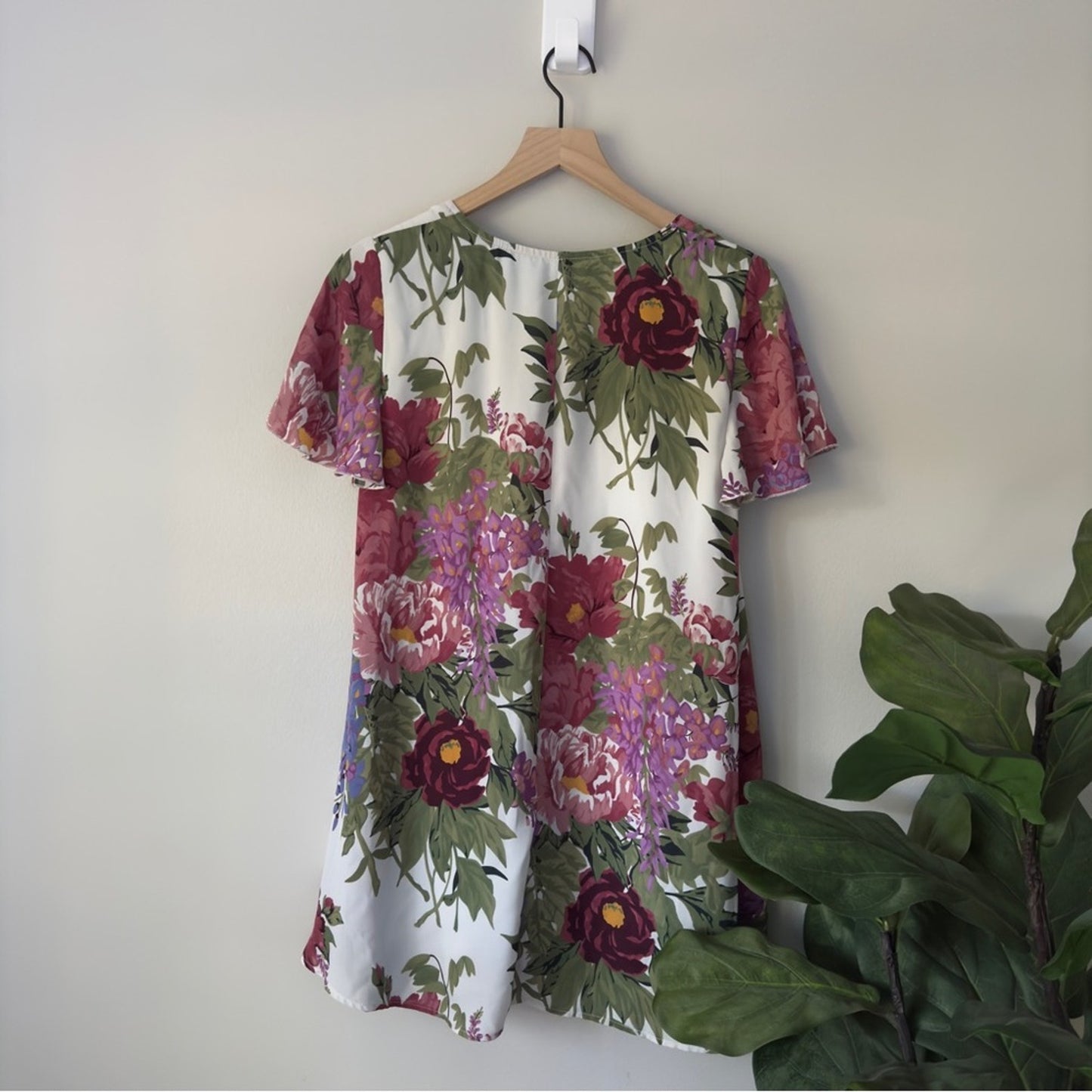 Show Me Your MuMu Floral Flutter Sleeve Mini Dress Scoop V-Neck Lined Flowy EUC