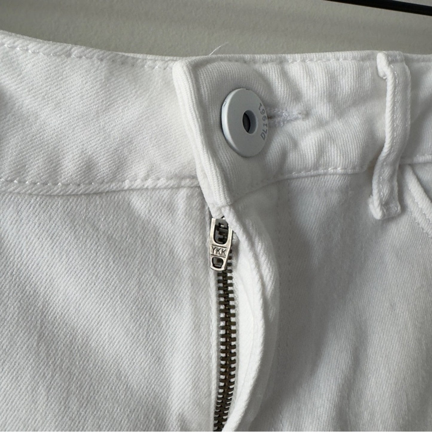 DL1961 Smart Denim Lara Cropped Flare Jeans in Porcelain White Women's raw hem