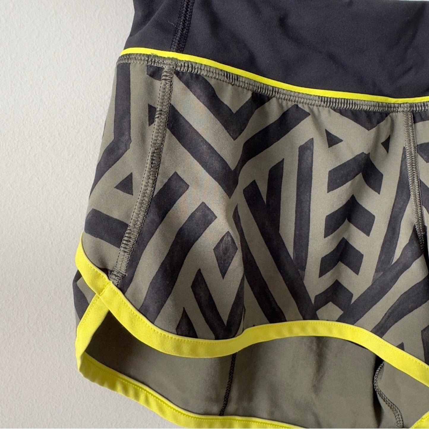 Lululemon Run Times Short *4-way Stretch Chevron Shuffle Fatigue Green Black Pea