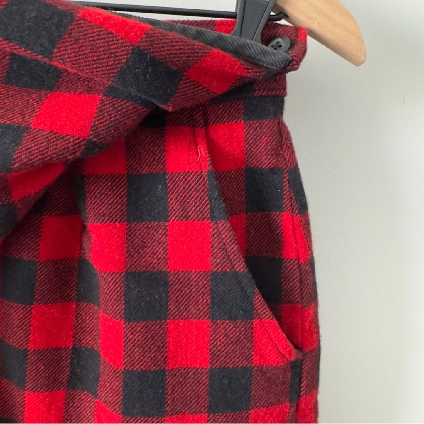 Vintage Woolrich Wool Blend Red Black Plaid Casual Wrap Mini Skirt preppy school