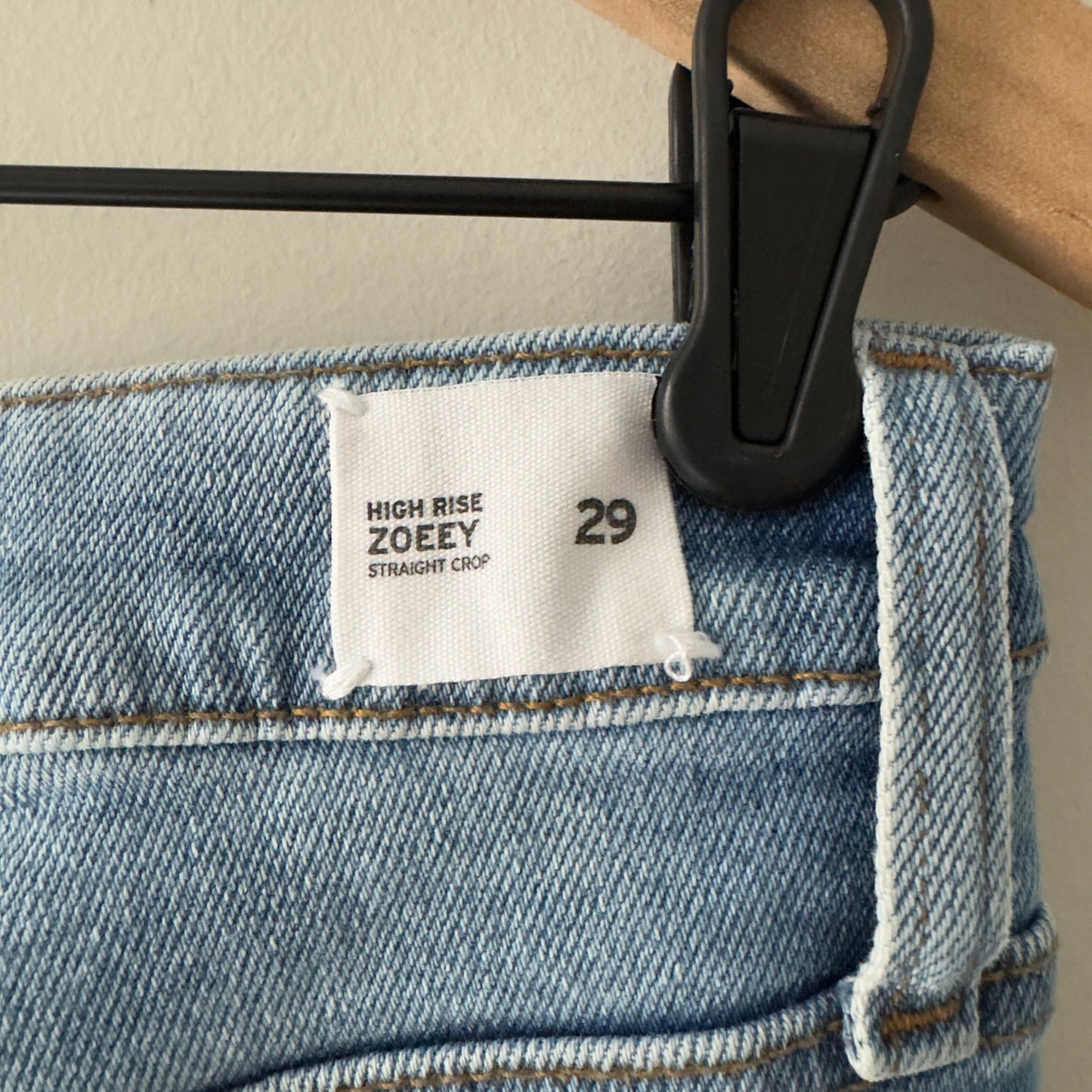 Hudson High Rise Zoeey Straight Crop Jeans raw hem distressed knees zip pockets