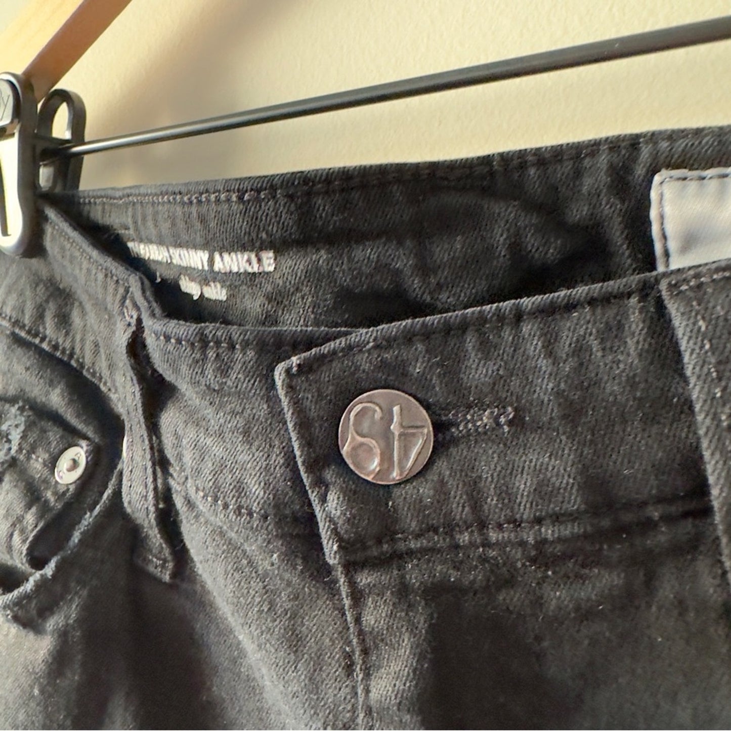 Adriano Goldschmied The Farrah Skinny Ankle Jeans Distressed Black cotton button