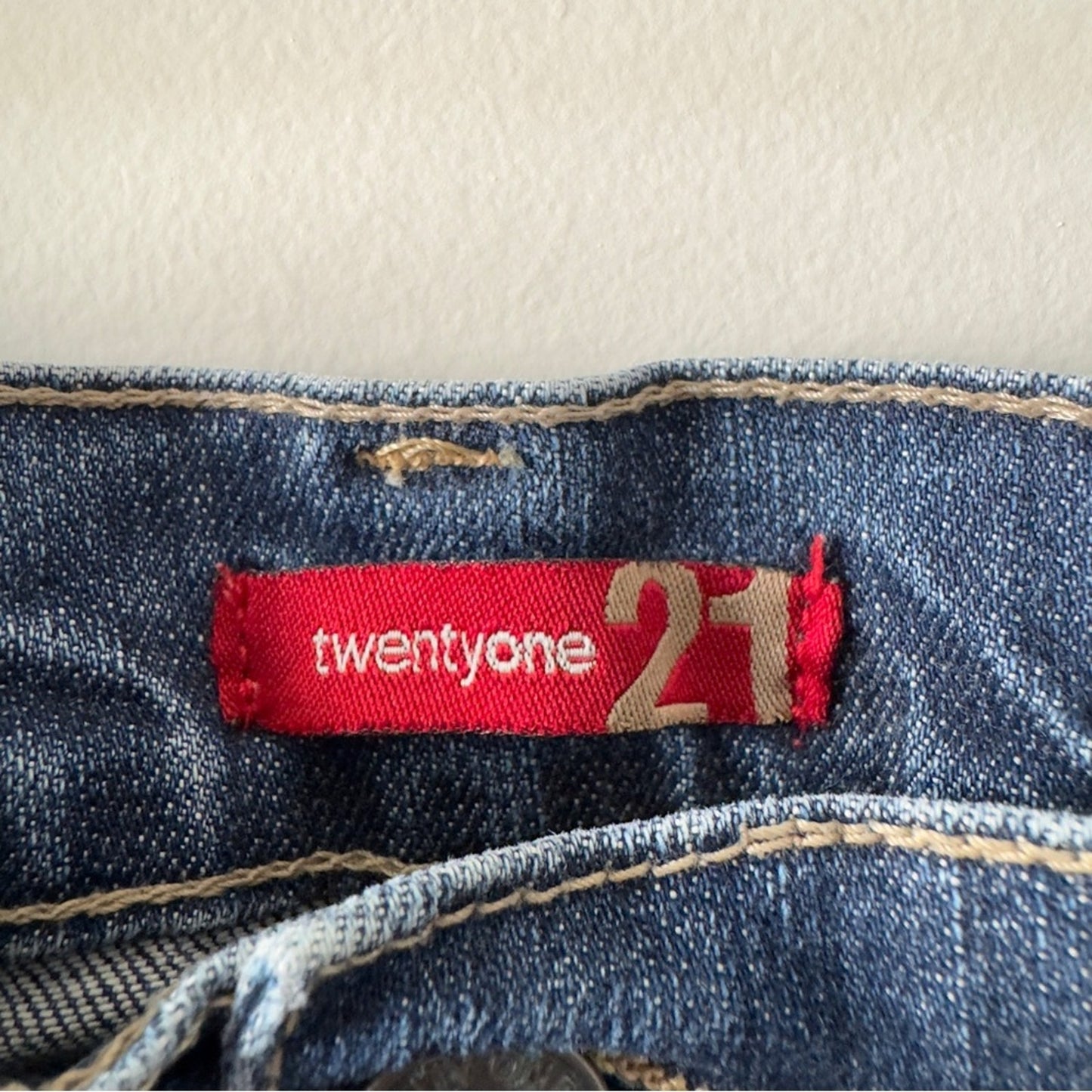 Vintage Y2K Forever 21 Low-Rise Denim Jean Shorts Bermuda 2000s Zip button Dark
