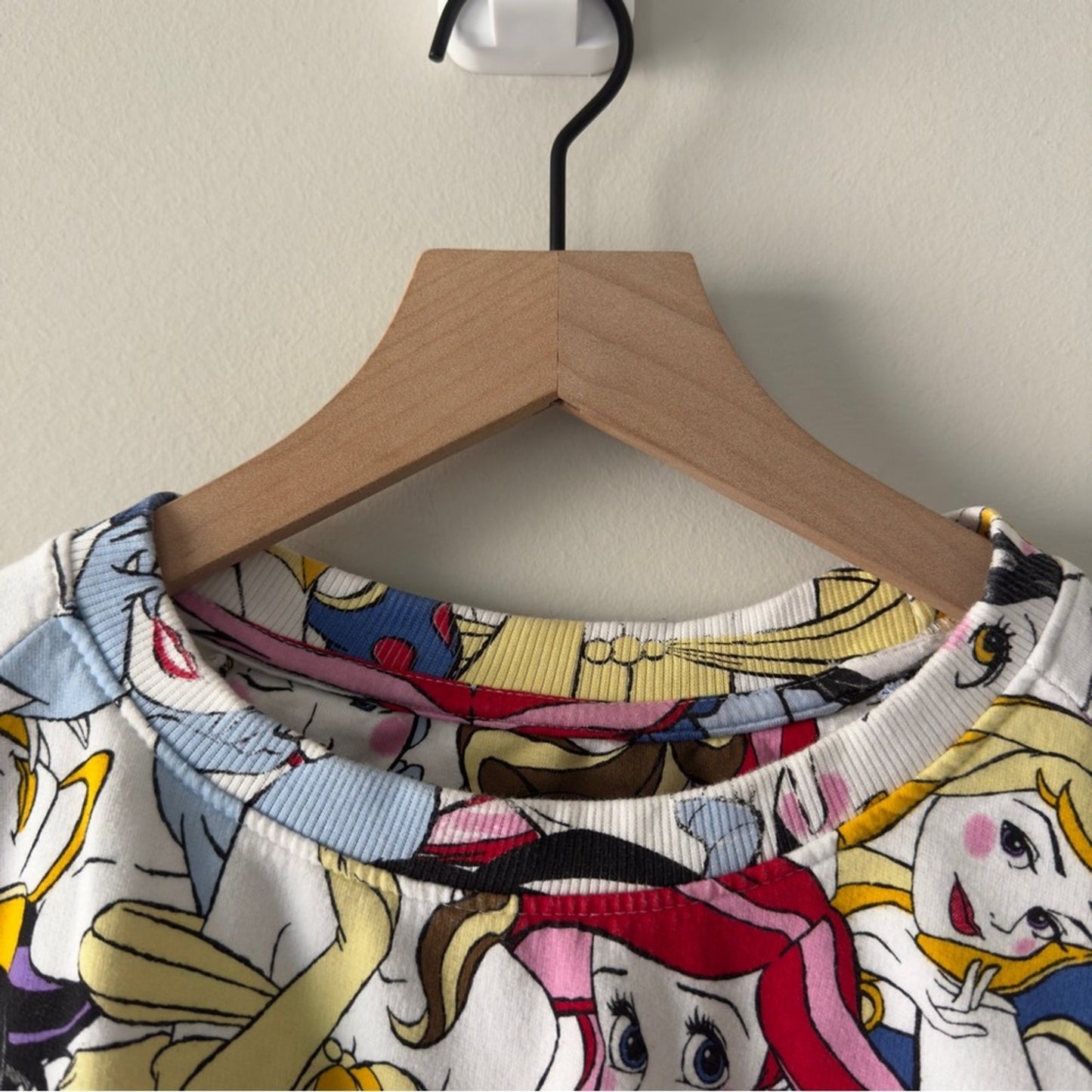 Disney ElevenParis “Who Runs the World” Colorful Princess Character Sweatshirt M