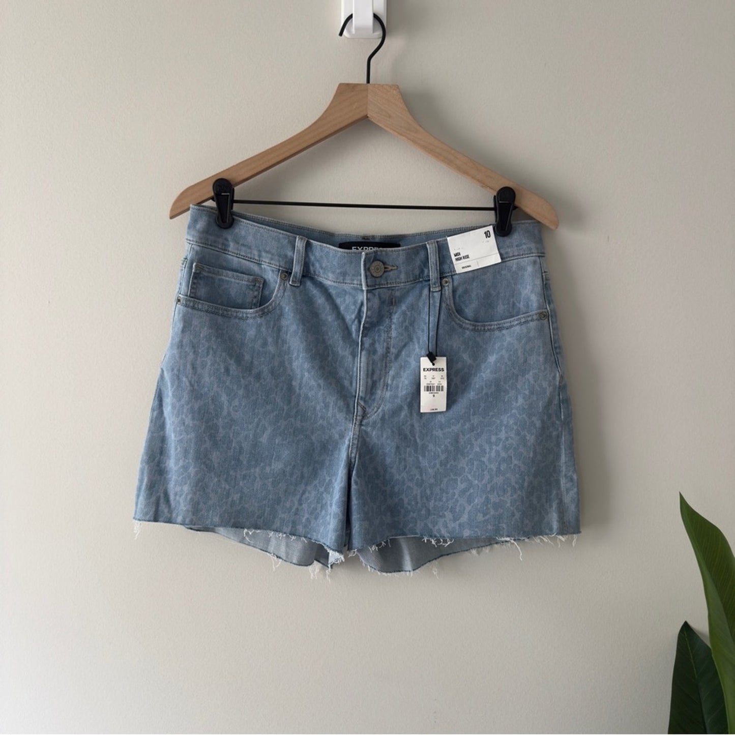 Express Midi High Rise Shorts Light Blue Leopard Print Jean Denim Zip Button NWT