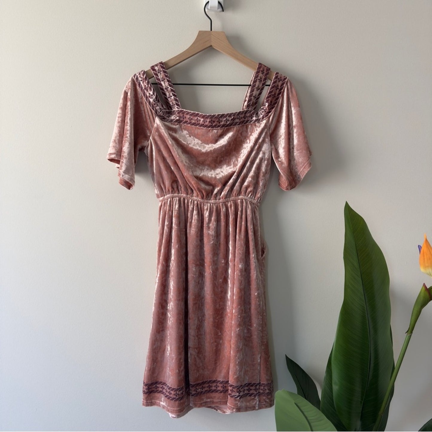 Lucky Brand Velvet Flutter Sleeve Cold Shoulder Knee Length Dress embroidered XS