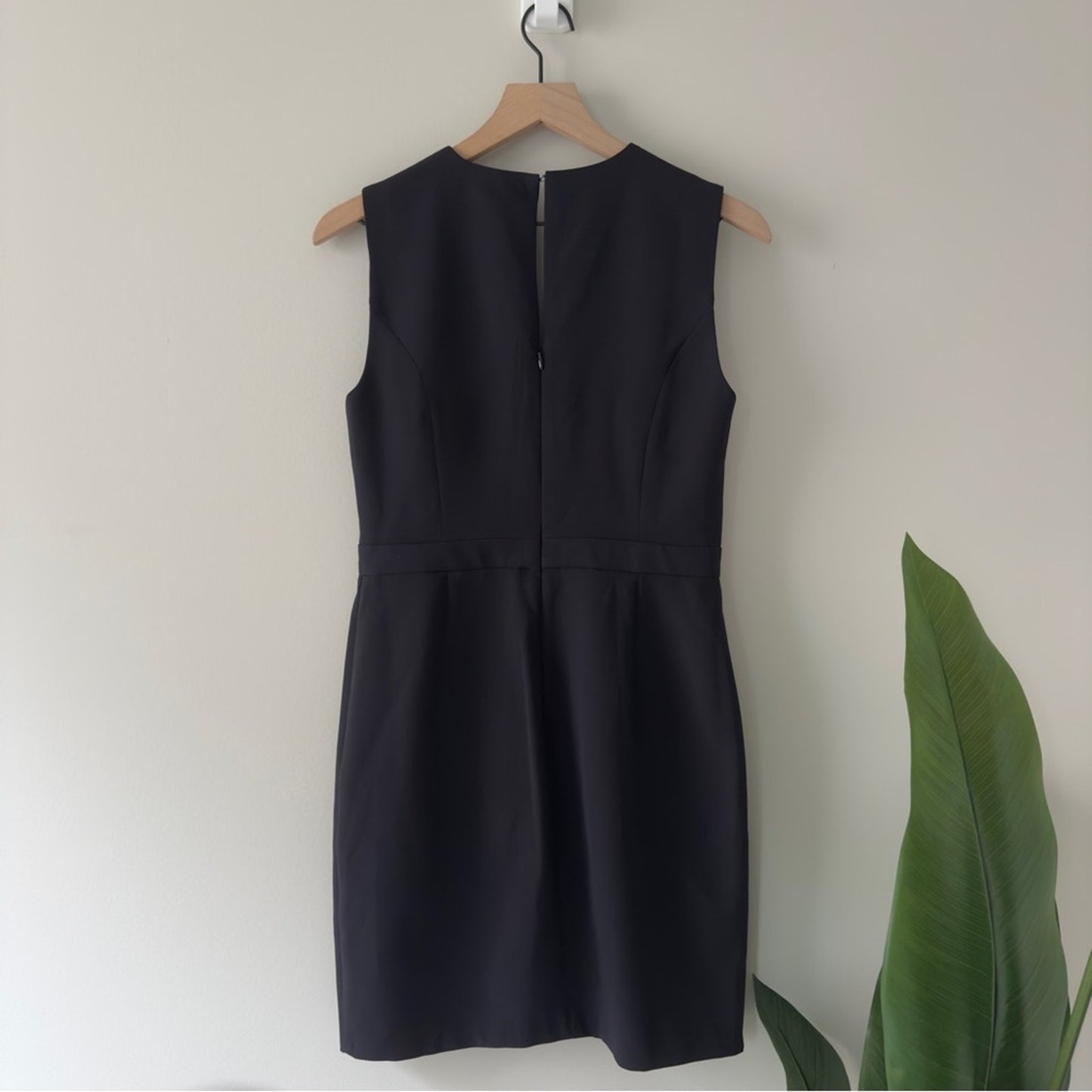 BCBGMaxAzria Black V-Neck Faux Wrap Mini Dress Sleeveless Solid Business casual