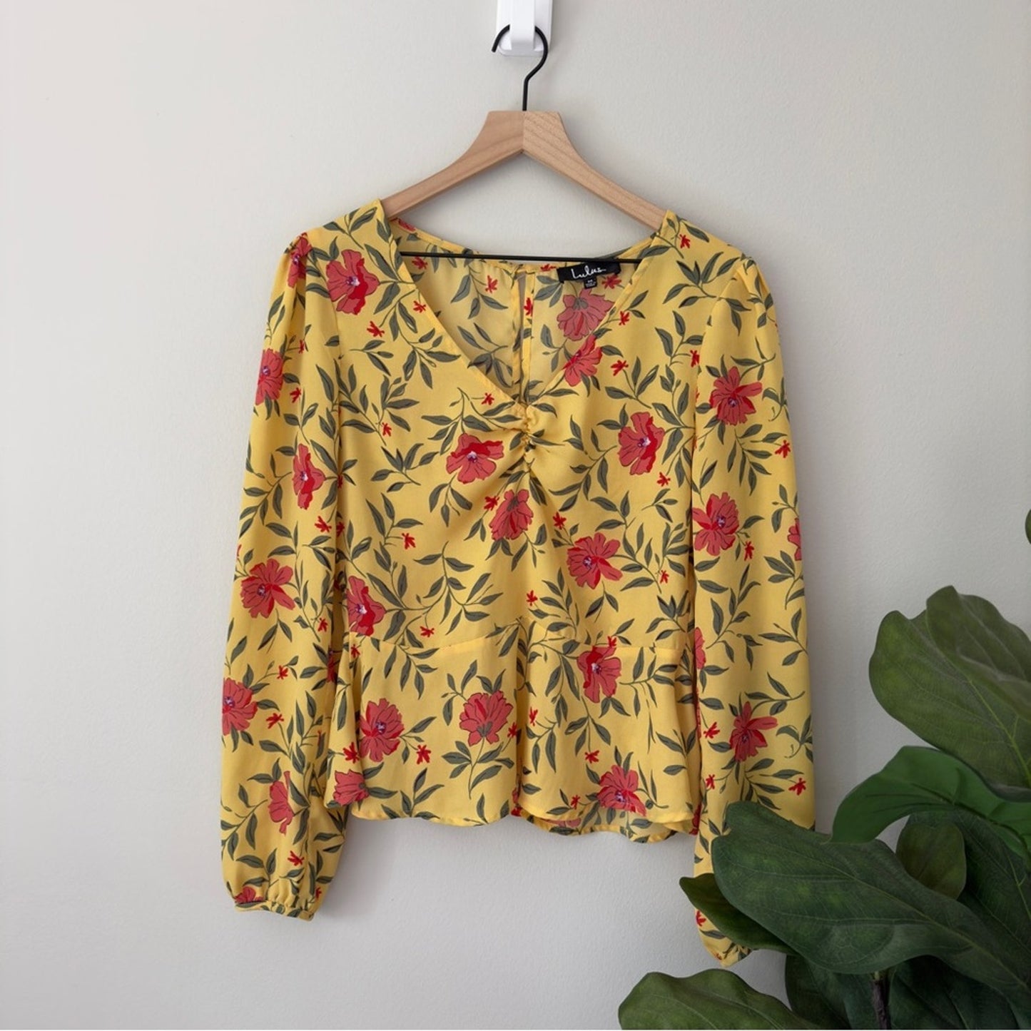 Lulus Floral Long Sleeve Peplum Top Ruched V-Neck Button Keyhole Back Polyester