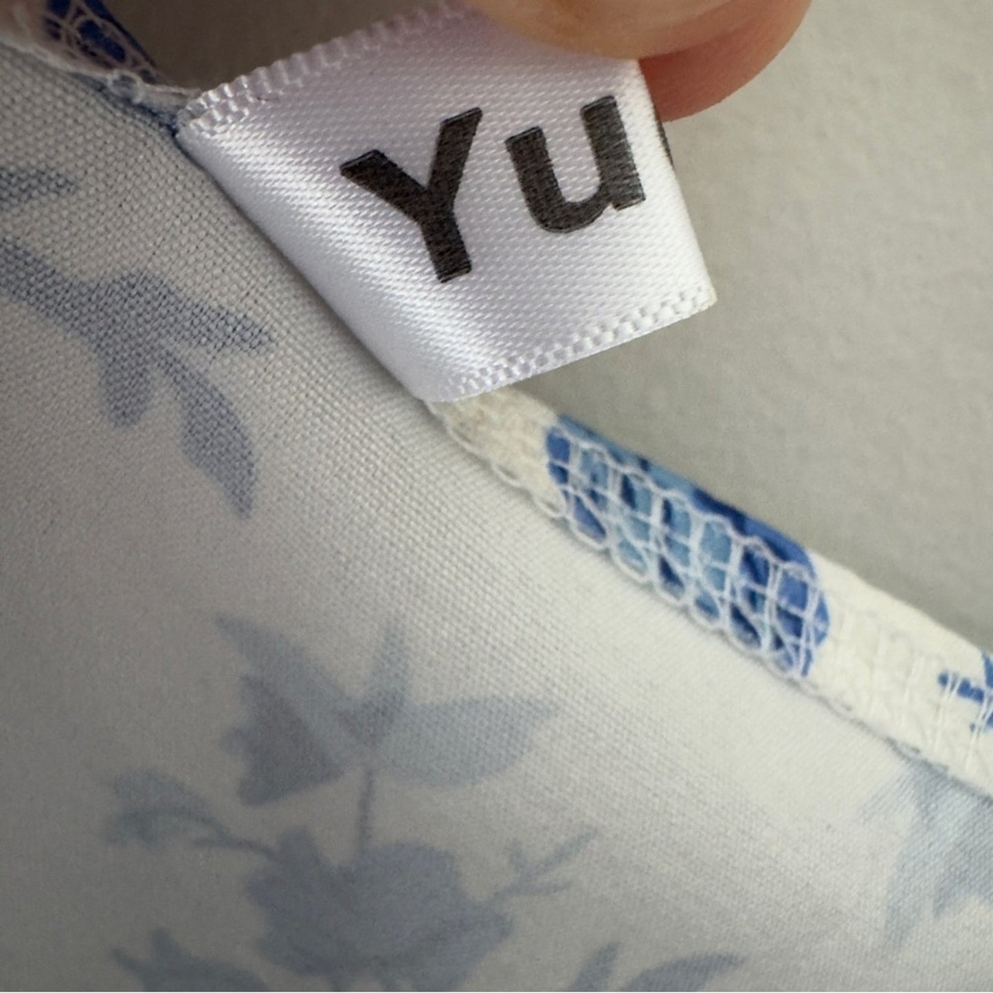 YueXi Floral Blue and White Midi Dress Keyhole Tie Bow Short Sleeve Slit bow EUC