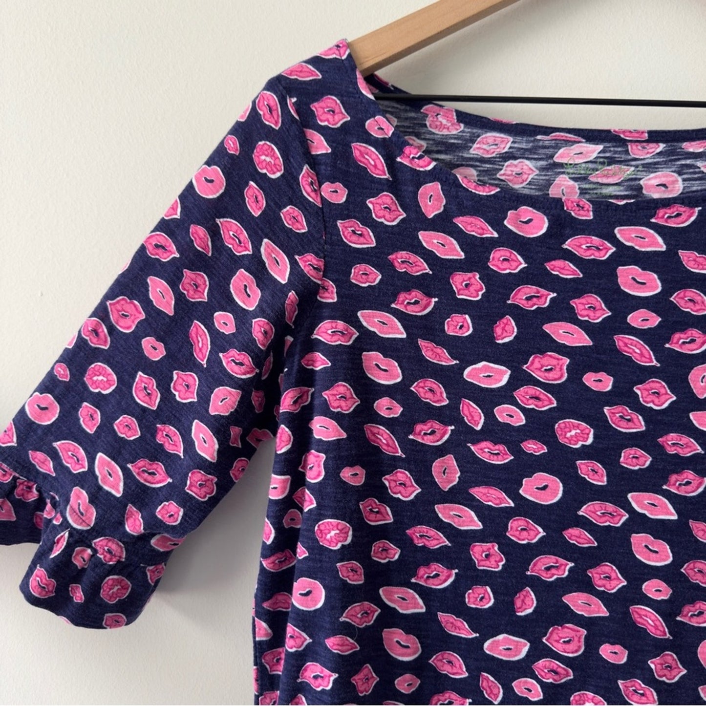 Lilly Pulitzer Somerset Dress Lips Pattern 100% cotton Pink Blue mini ruffle EUC