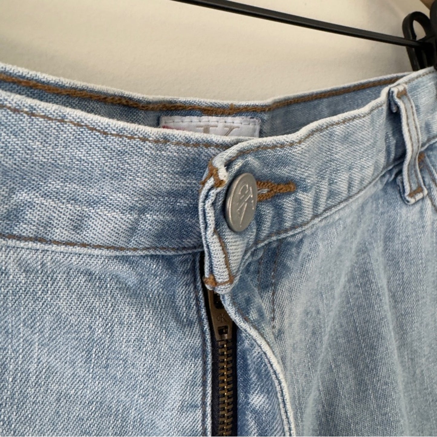 Vintage Y2K Calvin Klein Easy Fit 5-Pocket Short Light Blue Jean Shorts Denim 16