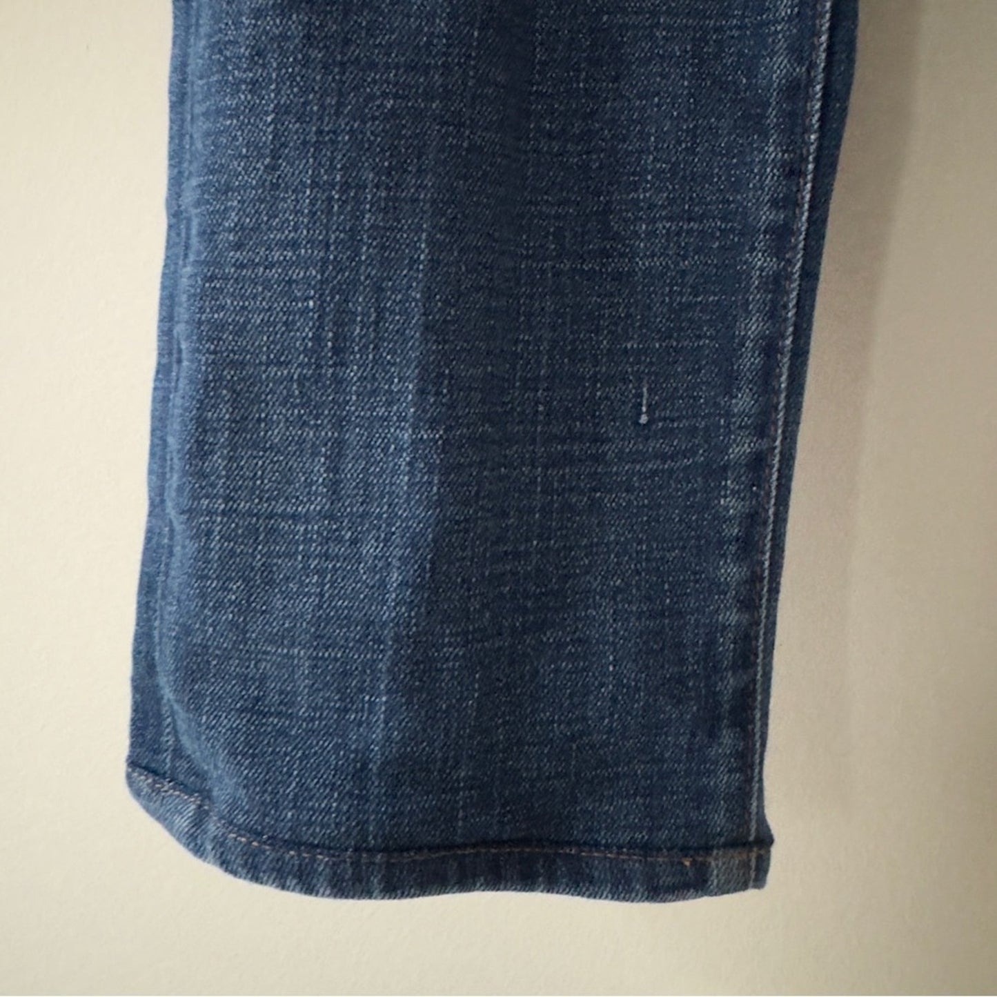 J Brand Pencil Leg Blue Jeans pockets zip button low rise distressed belt loops