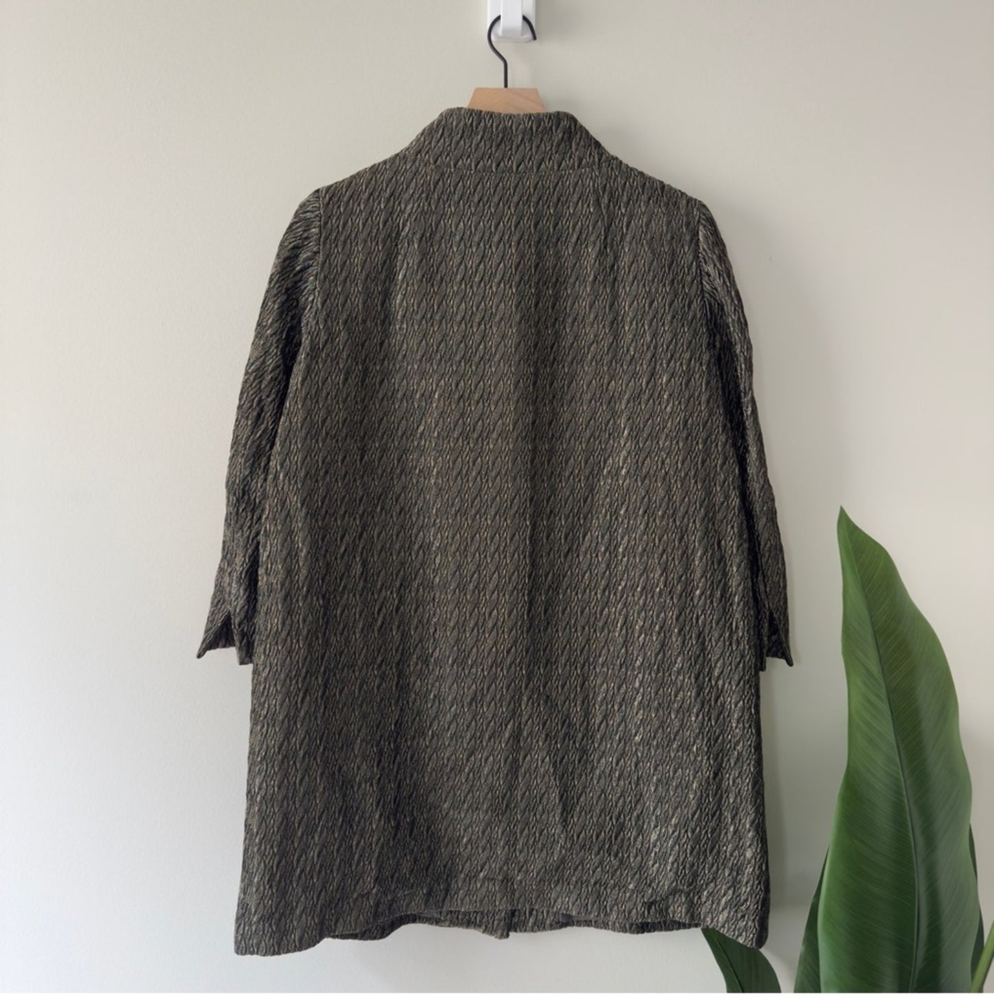 Badgley Mischka Crinkle Texture Jacket High Mock neck 3/4 sleeve shimmer pockets