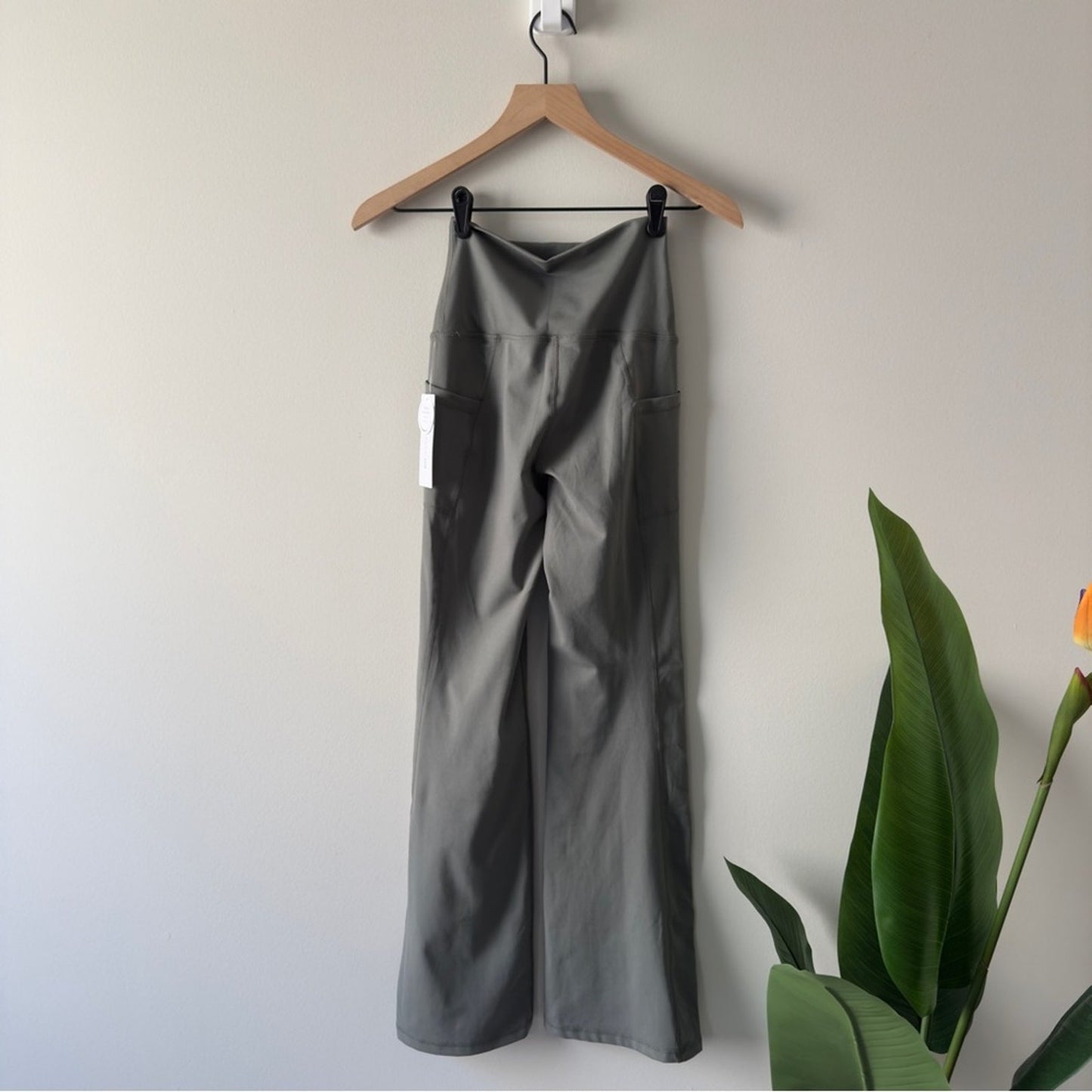 Yogalicious Lux Tribeca 7/8 Flare Pants in Mulled Basil stretch mid waist rise S