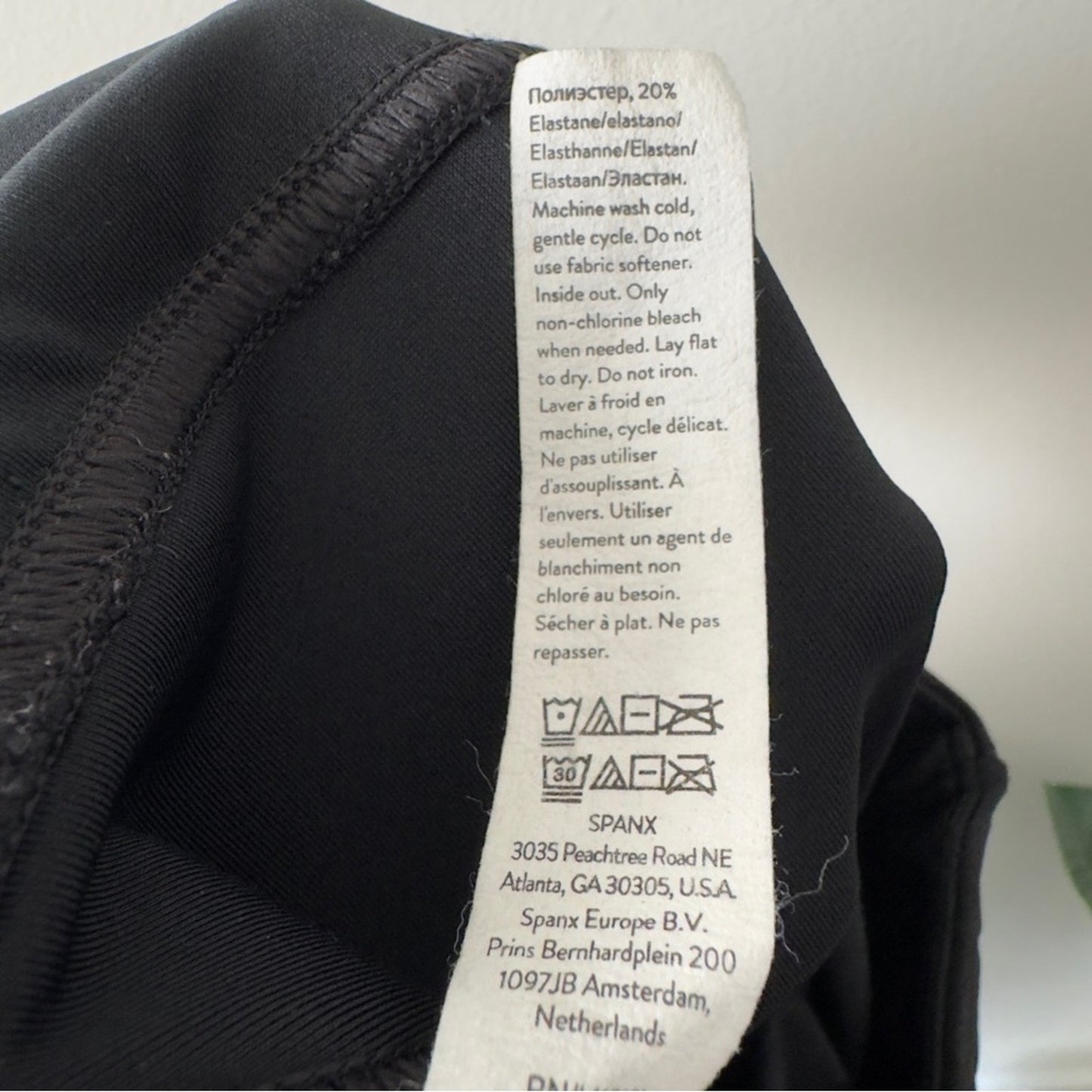 SPANX Sleek Black Leggings Faux Leather pleated texture athletic Athleisure EUC