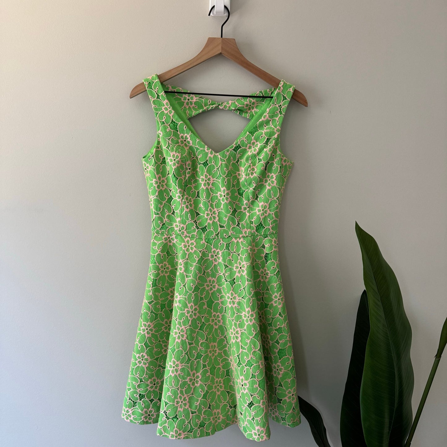Lilly Pulitzer Green Floral Lace Mini Dress Mini A-Line Summer V-Neck Preppy EUC