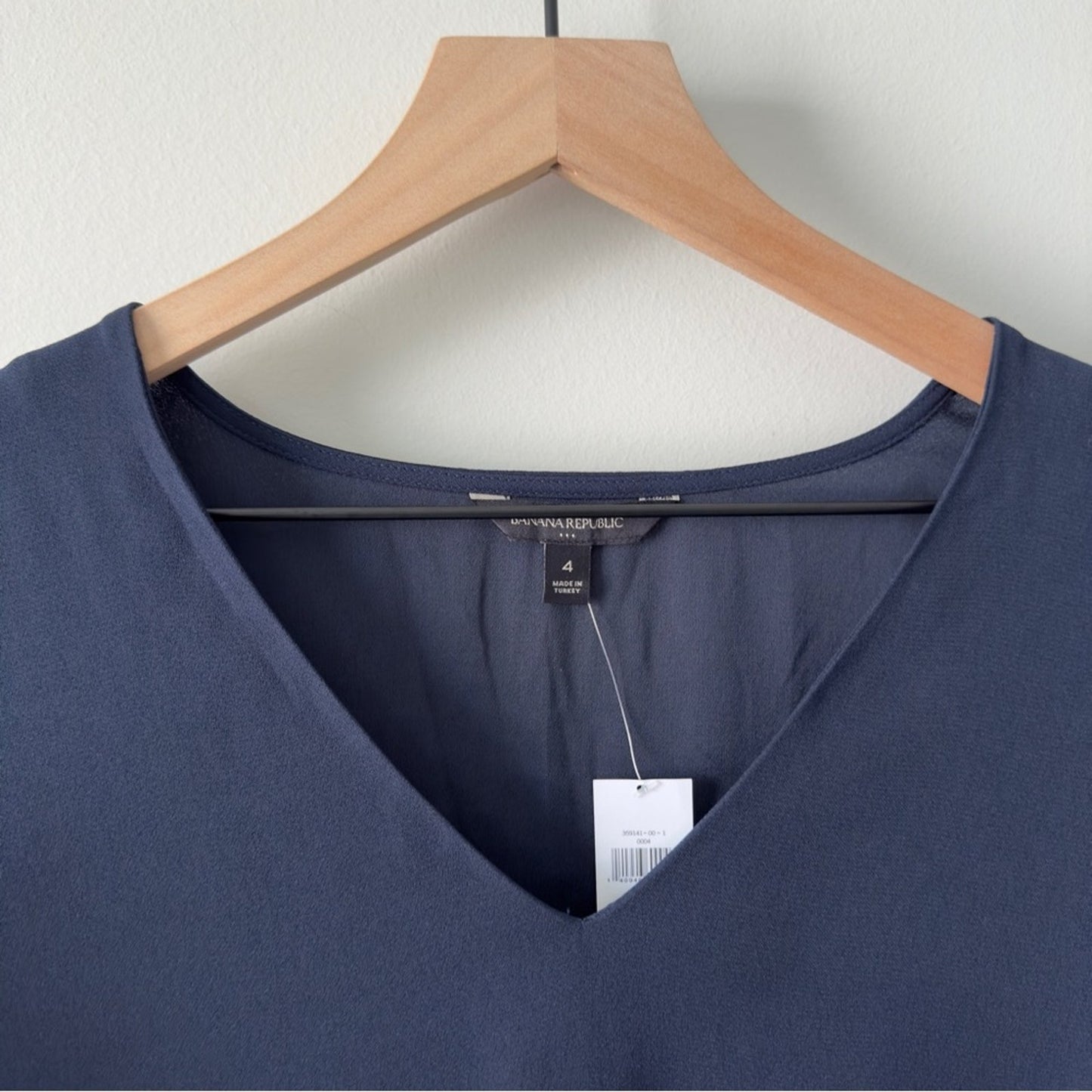 Banana Republic Navy Blue Ruffle Short Sleeves Dress crepe v-neck knee length 4
