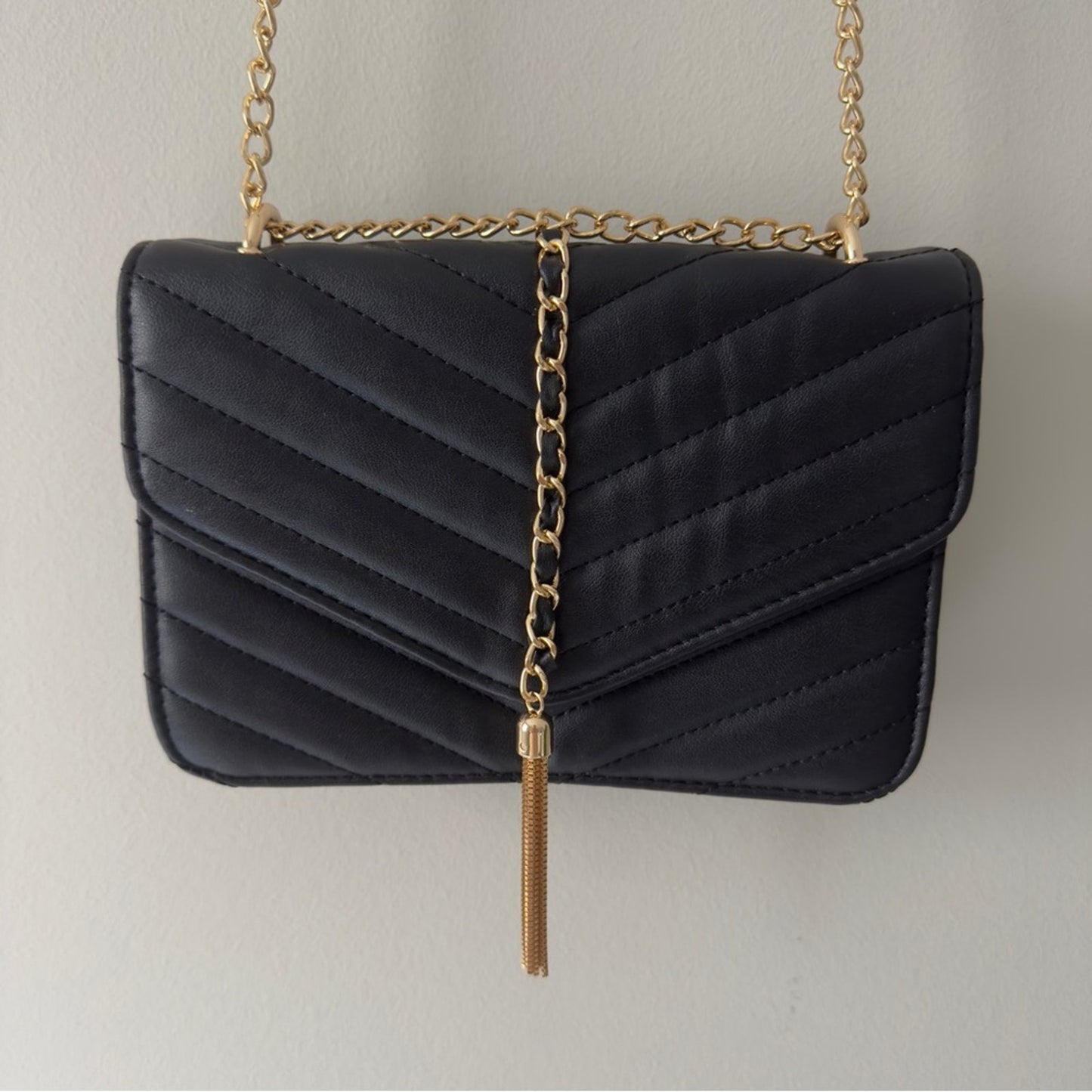 Black Quilted Shoulder Bag Gold Adjustable Strap Tassel Accent Pockets Unbranded