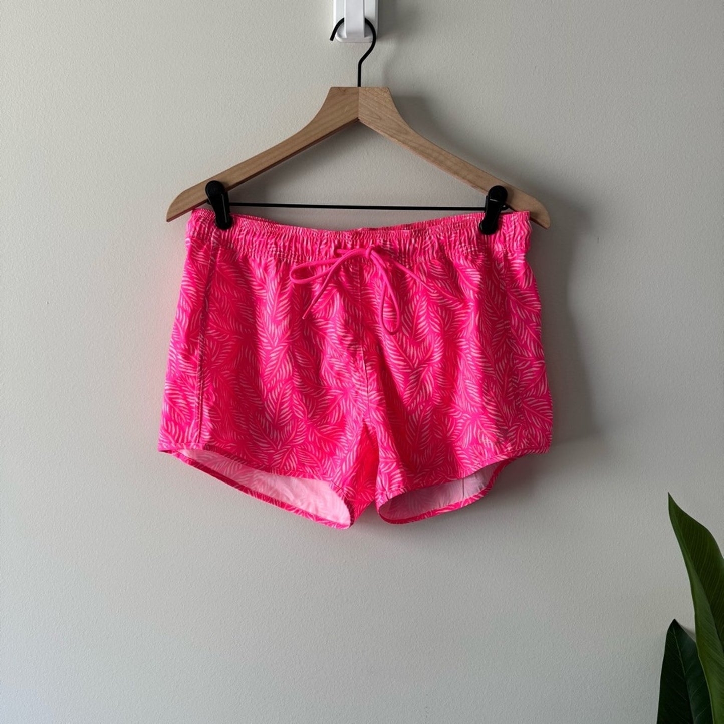 Vineyard Vines Performance Printed Chappy Shorts in Knockout Pink Athletic Swim