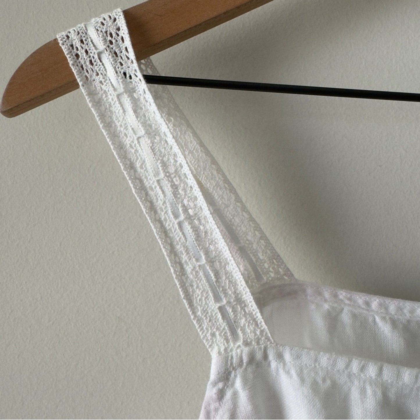 Joie 100% Linen White Smocked Waist Tank Top Sleeveless lace straps button side
