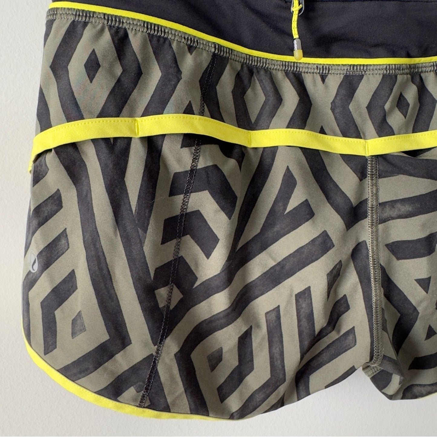 Lululemon Run Times Short *4-way Stretch Chevron Shuffle Fatigue Green Black Pea