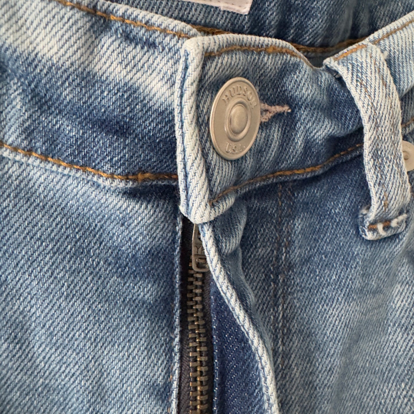 Hudson High Rise Zoeey Straight Crop Jeans raw hem distressed knees zip pockets