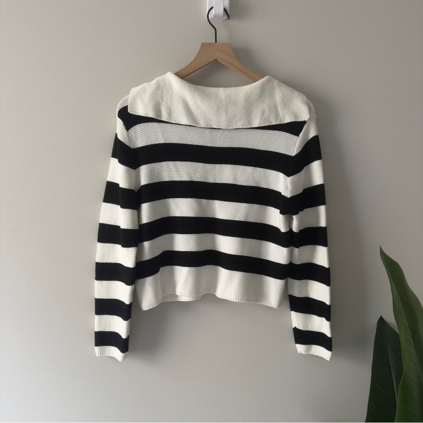 Moon & Madison 100% Cotton Black and White Striped Knit Sweater Top Long Sleeve