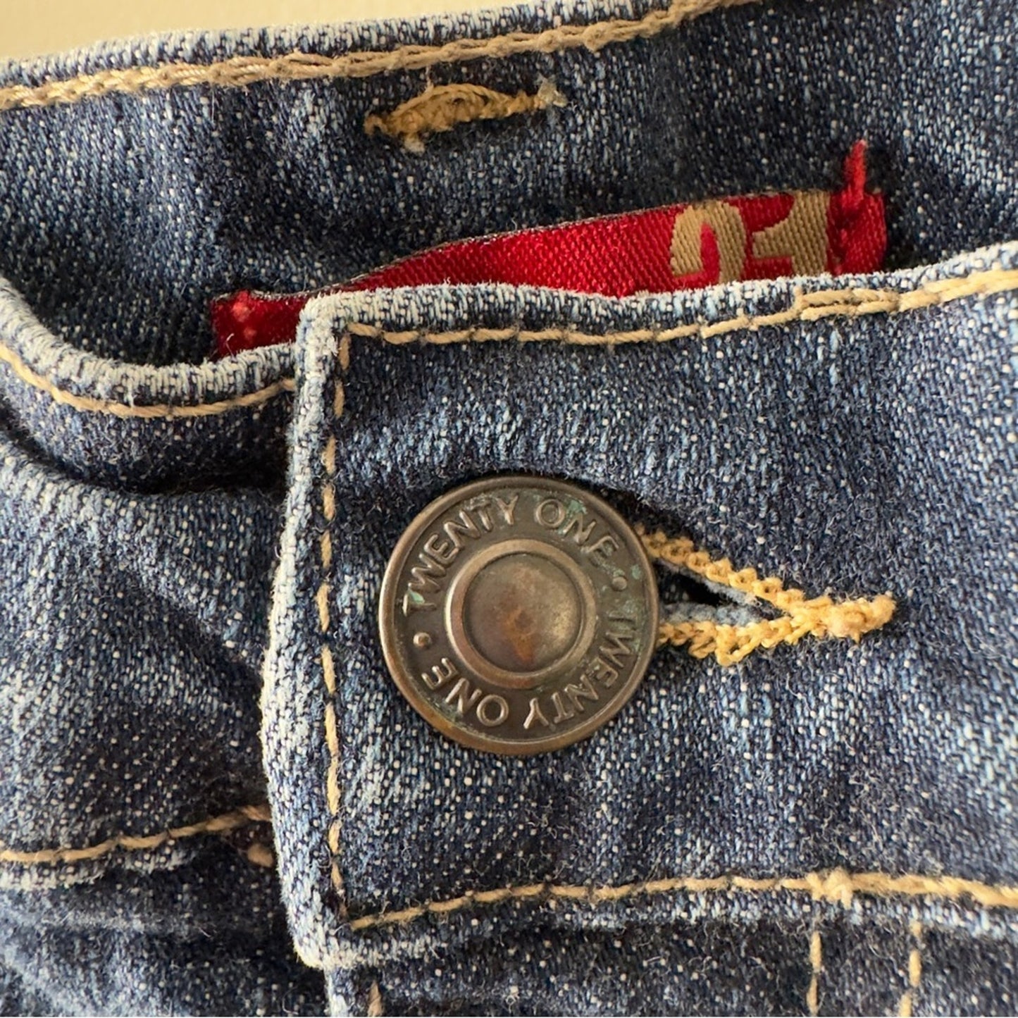 Vintage Y2K Forever 21 Low-Rise Denim Jean Shorts Bermuda 2000s Zip button Dark