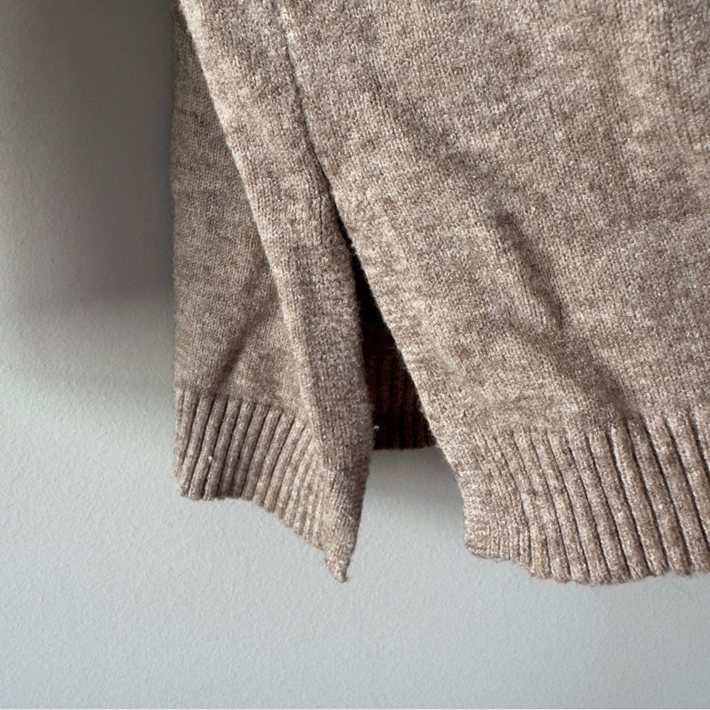 Anthropologie Serena button v-neck sweater ribbed edge long sleeve soft knit S