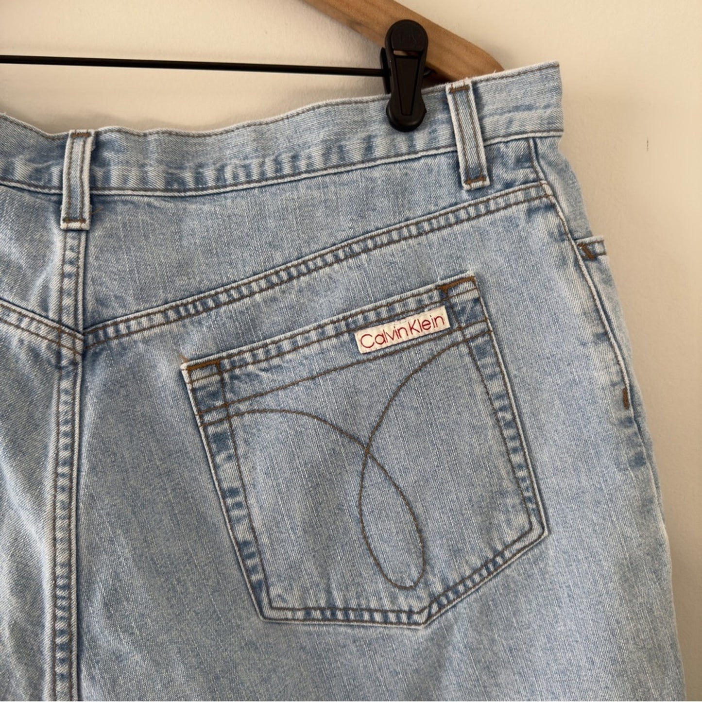 Vintage Y2K Calvin Klein Easy Fit 5-Pocket Short Light Blue Jean Shorts Denim 16