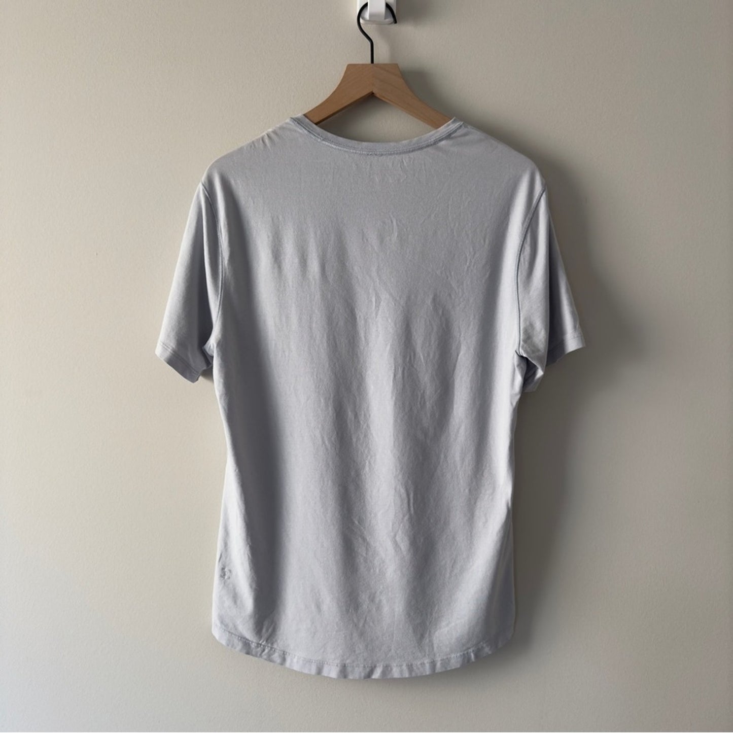 Lululemon 5 Year Basic V light blue T-shirt Short Sleeve Tee Athletic Athleisure