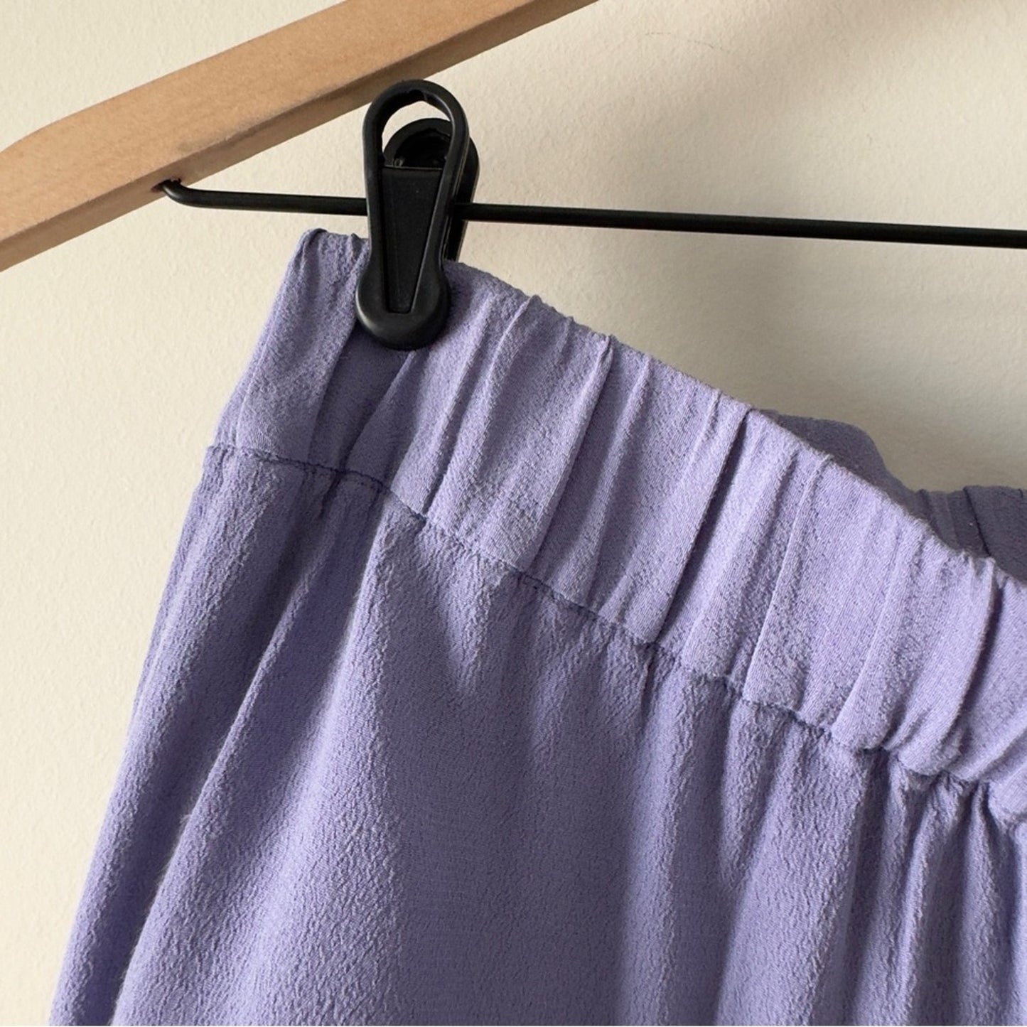 Aritzia Wilfred Free Flowy shorts lined pull-on elastic waist solid pocket rayon