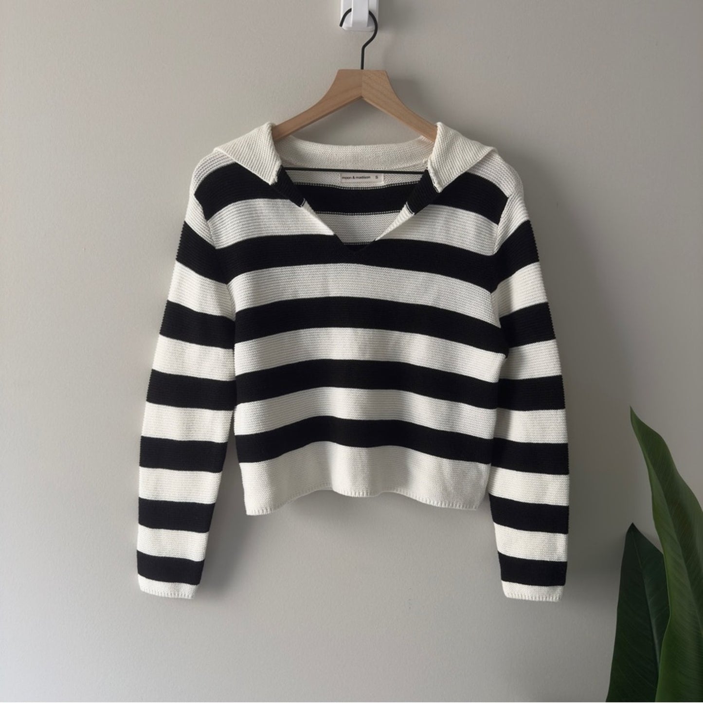 Moon & Madison 100% Cotton Black and White Striped Knit Sweater Top Long Sleeve