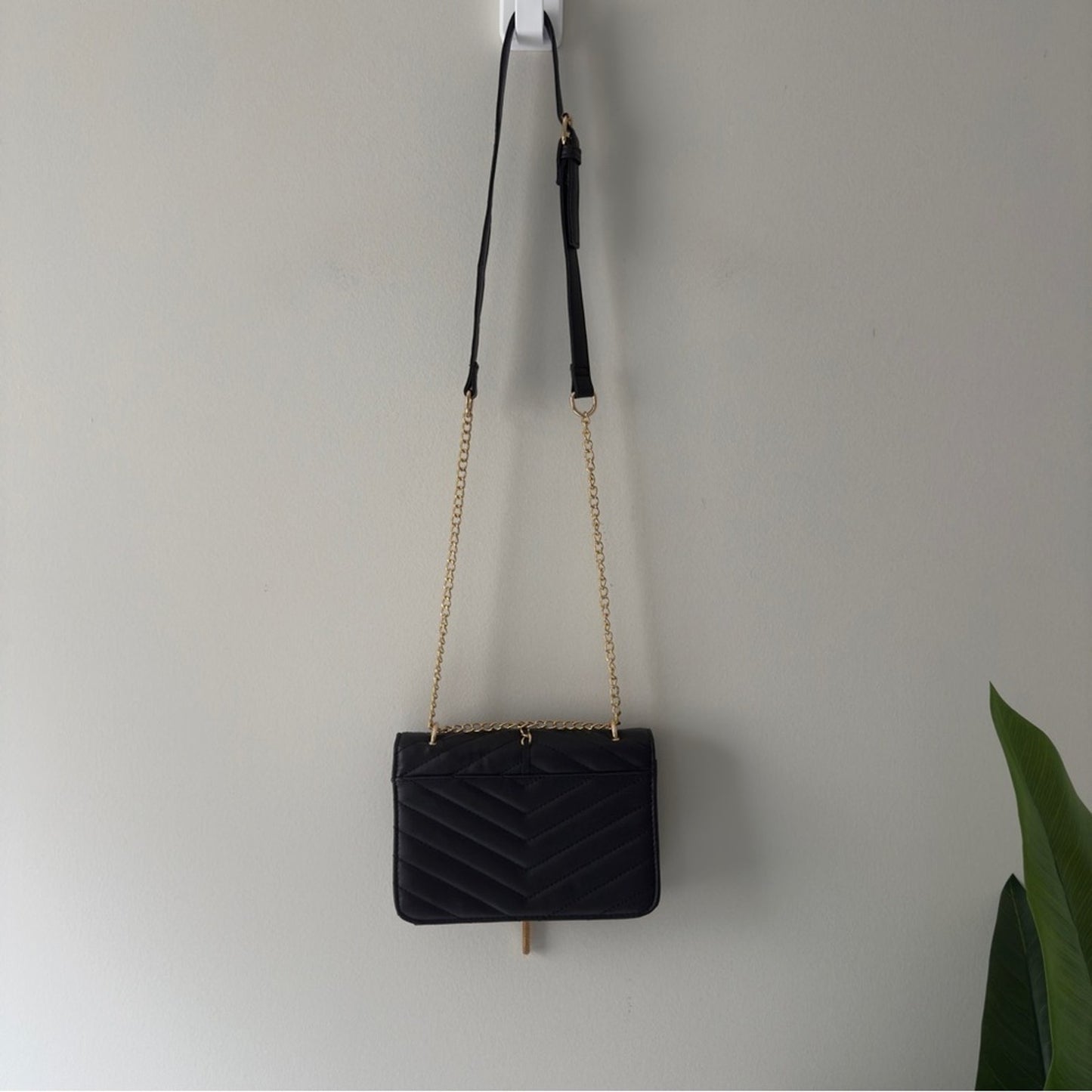 Black Quilted Shoulder Bag Gold Adjustable Strap Tassel Accent Pockets Unbranded